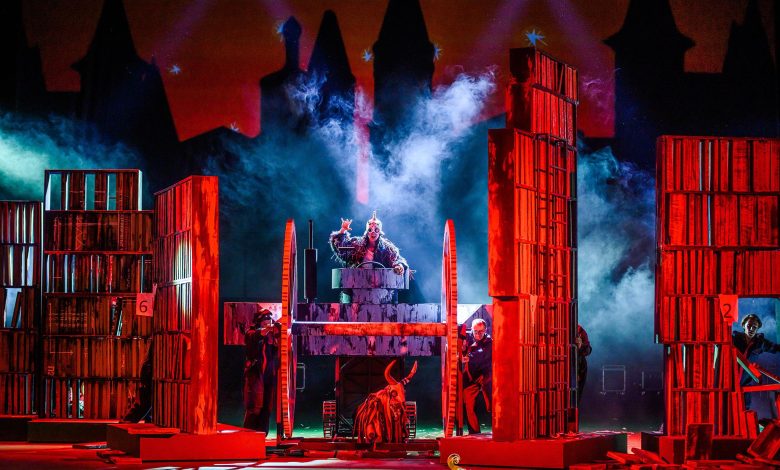 Photo of Театральная постановка драмы на сцене